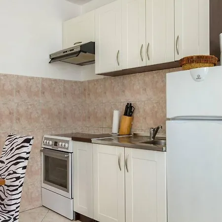 Apartment With A Parking Space - 12846 Split