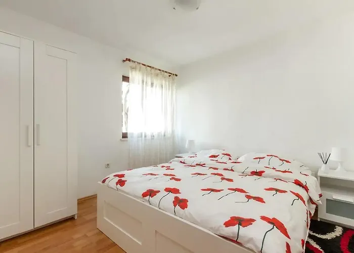 With A Parking Space - 12846